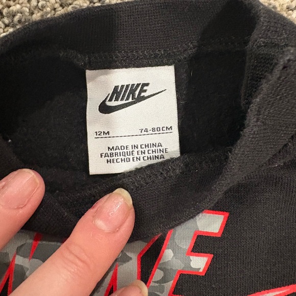 Nike Kids Bundle (hoodie + 2 matching sets + one piece) - Picture 4 of 8